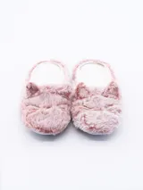 Pantuflas rosadas con diseño de gato, confeccionadas en felpa suave.