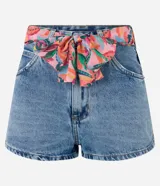 Short de jean de cintura alta con trabillas, cierre por botón y cremallera, bolsillos delanteros y traseros. Incluye cinturón pañuelo con estampa tropical de cocoteros.