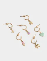 Set de aros argolla dorados con dijes colgantes esmaltados y metálicos con forma de corazón verde, mariposa dorada, helado rosa, estrella dorada, candado lila y moño dorado.