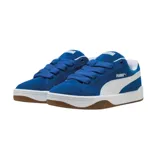 Championes urbanos Puma Park Lifestyle Easy SD, color negro con detalles en blanco y suela blanca.