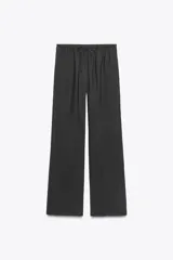 Pantalón de tiro medio con cintura elástica ajustable con cordones y pierna ancha.