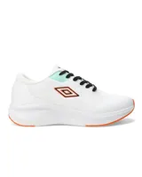 Championes blancos con detalles en celeste y naranja, con logo Umbro en el lateral.