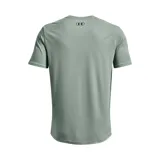 Remera celeste de Under Armour, corte clásico, mangas cortas y logo estampado en el pecho.