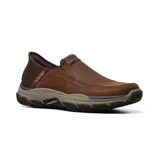 Zapato casual Skechers Slip-Ins Relaxed Fit: Respected - Elgin color marrón, sin cordones, con capellada de cuero, plantilla de arco cómoda, suela Goodyear y tecnología Hands Free Slip-Ins para un calce fácil y cómodo.