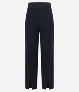 Pantalón recto negro de viscosa con cintura elástica y textura acanalada.