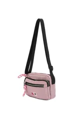 Bandolera negra de poliéster con correa ajustable y múltiples cierres.