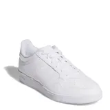 Championes Adidas Hoops 4.0 de cuero sintético blanco con las tres tiras características de la marca en los laterales.