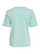 Camiseta color verde agua, de corte recto y mangas cortas.