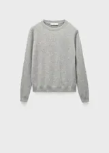 Sweater lila de cashmere con cuello redondo y mangas largas.