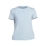 Remera deportiva Nike One Classic color celeste, de corte clásico, mangas cortas y logo pequeño en el pecho. Confeccionada con tecnología Dri-FIT para secado rápido.