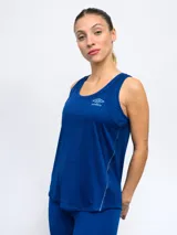 Musculosa deportiva negra de poliéster con logo Umbro estampado en el pecho.