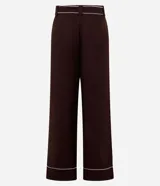 Pantalón wide leg de cintura alta color marrón, confeccionado en viscolino con 15% de lino, con trabillas en la cintura y vieses contrastantes en las barras. Incluye cinturón de tejido con hebilla metalizada de efecto martillado.