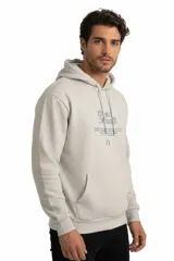 Canguro gris claro melange con capucha ajustable y cordones. Presenta un estampado frontal en color verde oscuro con la frase "Costa Amalfi" y texto adicional. Tiene un bolsillo canguro en la parte delantera y puños y dobladillo acanalados.