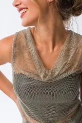 Vestido plateado sin mangas de algodón y elastano con corte recto.