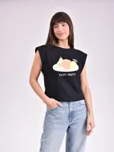 Remera color rosa con estampado de palmeras y texto "Sur la Cote D'Azur France Saint Jean Cap Ferrat".