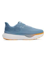 Championes de running Under Armour Infinite Pro, color celeste con detalles en naranja y blanco.
