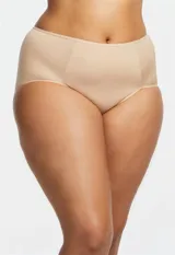 Panty color piel, de tiro alto y corte clásico. Confeccionada en lycra con microtul elastizado en la parte delantera interna.