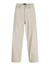 Pantalón de jean color beige, de corte amplio y tiro alto. Diseño clásico de cinco bolsillos y cierre con botones.