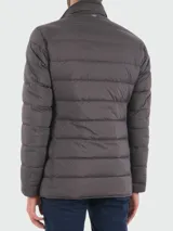 Chaqueta de vestir Herno modelo La Giacca, rellena de plumas, color negro.