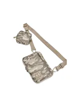 Bolso bandolera Under Armour Loudon, color celeste con detalles en blanco. Cuenta con dos compartimentos con cierre y correa ajustable.