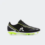 Championes de fútbol Le Coq Sportif modelo Striker Zone 22-63, color negro con detalles en amarillo flúor y blanco. Presentan cuello tejido elastizado, logo del gallo en blanco y texto "le coq sportif" en el talón. Suela con tapones blancos y detalles en amarillo flúor.