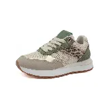 Zapatillas deportivas Osada en tonos beige y marrón, con detalles en cuero sintético y malla.