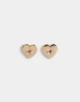 Aros pasantes dorados en forma de corazón con strass rosado en el centro y cierre de tope a presión.