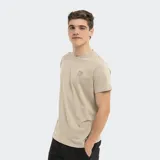 Remera de algodón color azul con logo de la marca bordado en el pecho.