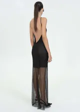 Vestido largo negro de malla con forro interior, cuello halter, espalda abierta, tirantes finos, detalle de strass y diseño entallado.