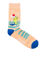 Pack de cinco pares de medias de corte medio, con tejido de punto y diseños estampados. Incluye un par celeste liso, un par azul liso, un par beige con palmeras, un par naranja con cactus y un par azul con motivos playeros.