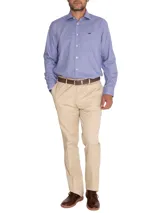 Camisa de manga larga celeste con microestampado, cuello italiano, bolsillo en el pecho con logo bordado y corte regular.