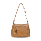 Bandolera color marrón claro, con dos bolsillos frontales paralelos con cierre, apertura superior con doble cierre y divisiones independientes, bolsillos internos y bolsillo trasero con cierre. Incluye correa larga regulable.