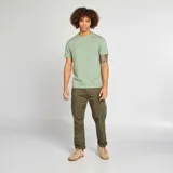 Remera verde de algodón con cuello redondo y mangas cortas.
