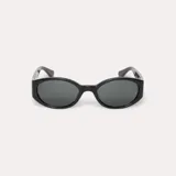 Lentes de sol Stussy modelo Luna, con montura ovalada de acetato color negro y lentes grises.