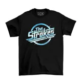 Remera negra de algodón con el logo de la banda The Strokes en color celeste.