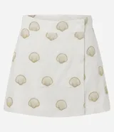 Short pollera de cintura alta, confeccionado en viscolino con estampado de caracolas.