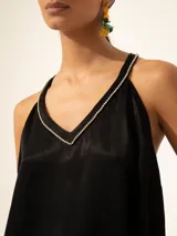 Top de viscosa negro sin mangas, con breteles y escote decorados con strass.