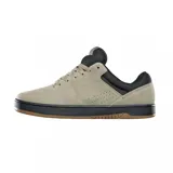 Championes Etnies Marana color beige con detalles en negro.