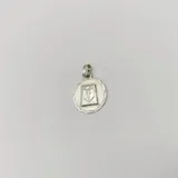 Dije redondo de plata 925 satinada con el símbolo de contador público.