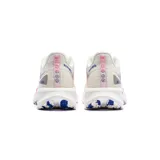 Championes de running 361 Stable Running blancos con detalles en azul y rosa.