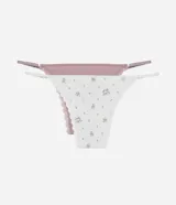 Kit de dos bombachas colaless, una lisa color lila y otra blanca con estampado floral. Ambas tienen laterales ajustables y detalle de encaje en las sisas.
