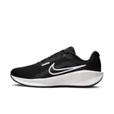 Championes de running Nike Downshifter 13, color negro con detalles en blanco.