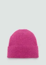 Gorro de lana tejido de color fucsia.