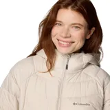 Chaqueta Columbia Powder Lite II Mid para mujer, color beige, con capucha y cierre frontal. Cuenta con tecnología Omni-Heat™ para mantener el calor y Omni-Shield™ para repeler la humedad.