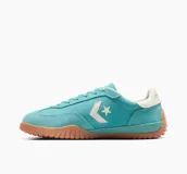 Championes Converse Run Star Trainer color verde agua con detalles en blanco y suela de goma marrón.