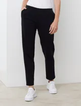 Pantalón jogger blanco de algodón con pretina elastizada.