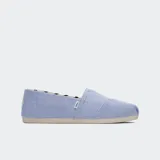 Alpargatas slip-on de tela azul, con plantilla OrthoLite para mayor comodidad.