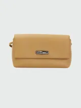 Cartera bandolera Longchamp modelo Roseau Essential, color marrón claro, confeccionada en cuero granulado, con cierre de solapa y broche de bambú.