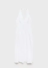 Vestido largo blanco de algodón con escote halter y espalda descubierta.