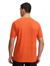 Remera deportiva Under Armour Vanish Elite color negro, de corte clásico, mangas cortas y cuello redondo. Presenta logo pequeño en el pecho y detalle de color en la manga.